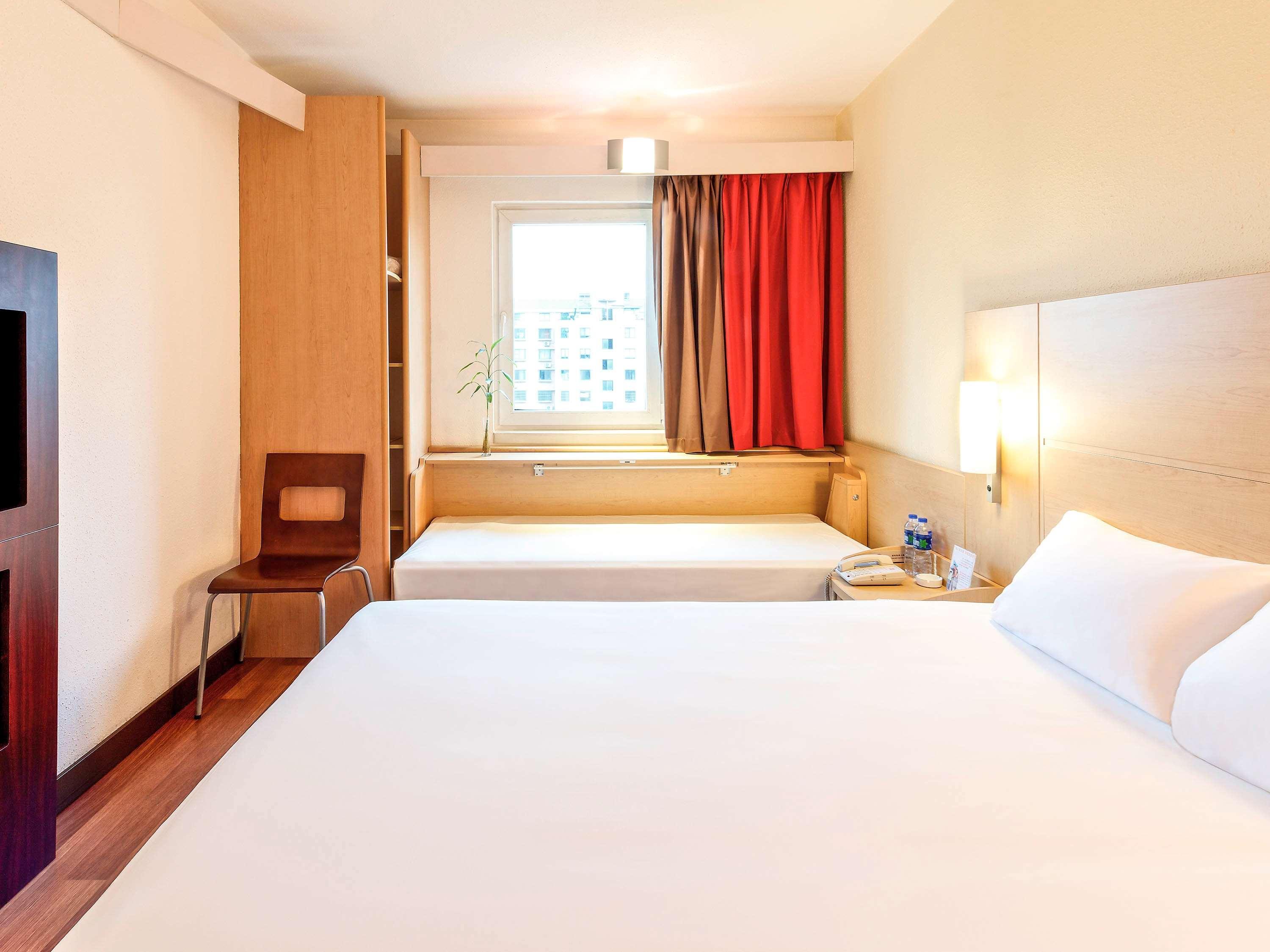Отель Ibis Wuxi Hi Tech Экстерьер фото