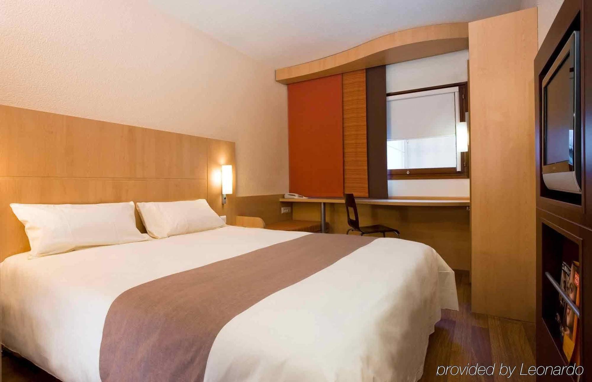 Отель Ibis Wuxi Hi Tech Экстерьер фото