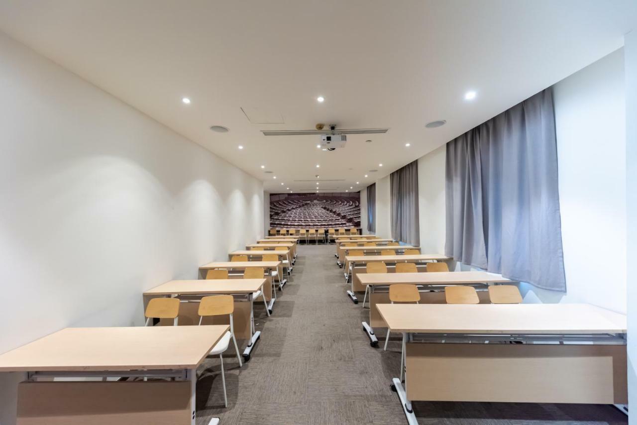 Отель Ibis Wuxi Hi Tech Экстерьер фото