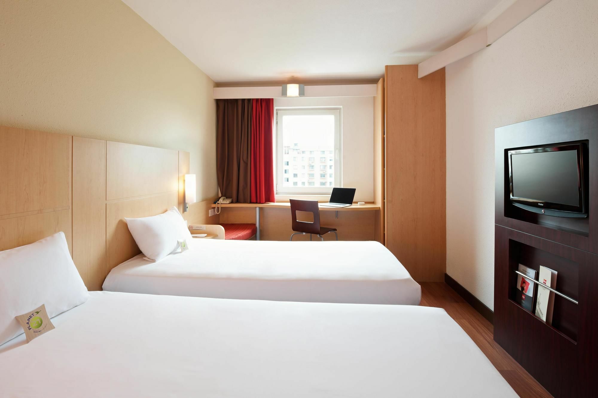 Отель Ibis Wuxi Hi Tech Экстерьер фото