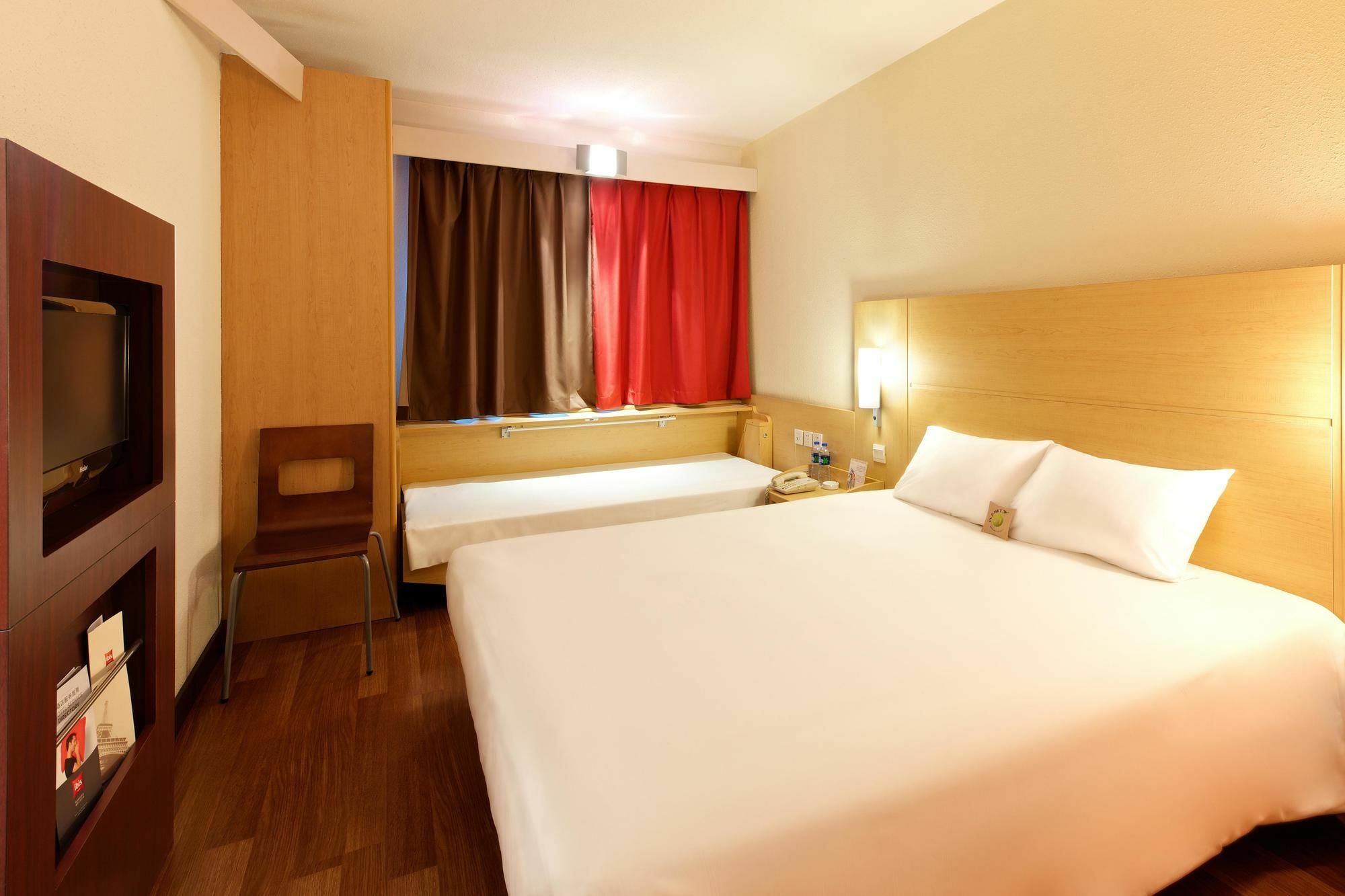 Отель Ibis Wuxi Hi Tech Экстерьер фото