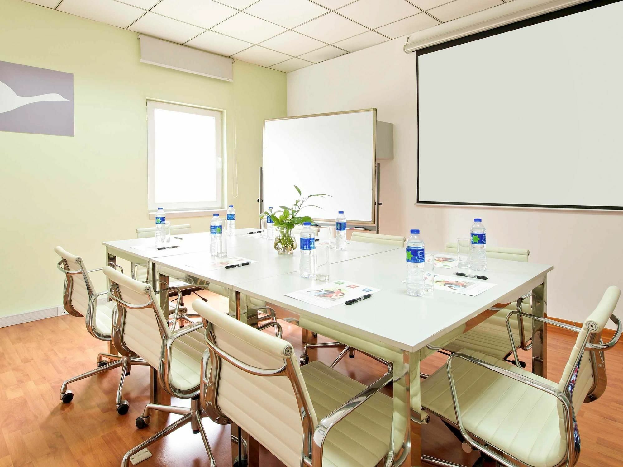 Отель Ibis Wuxi Hi Tech Экстерьер фото